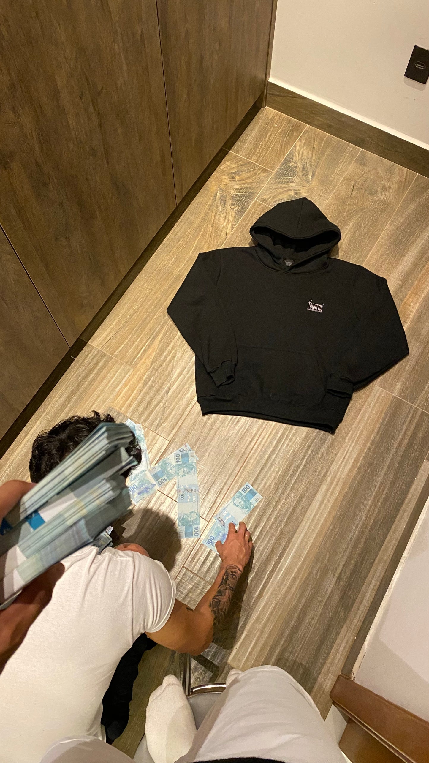 BLACK HOODIE "CORTTIL MME"